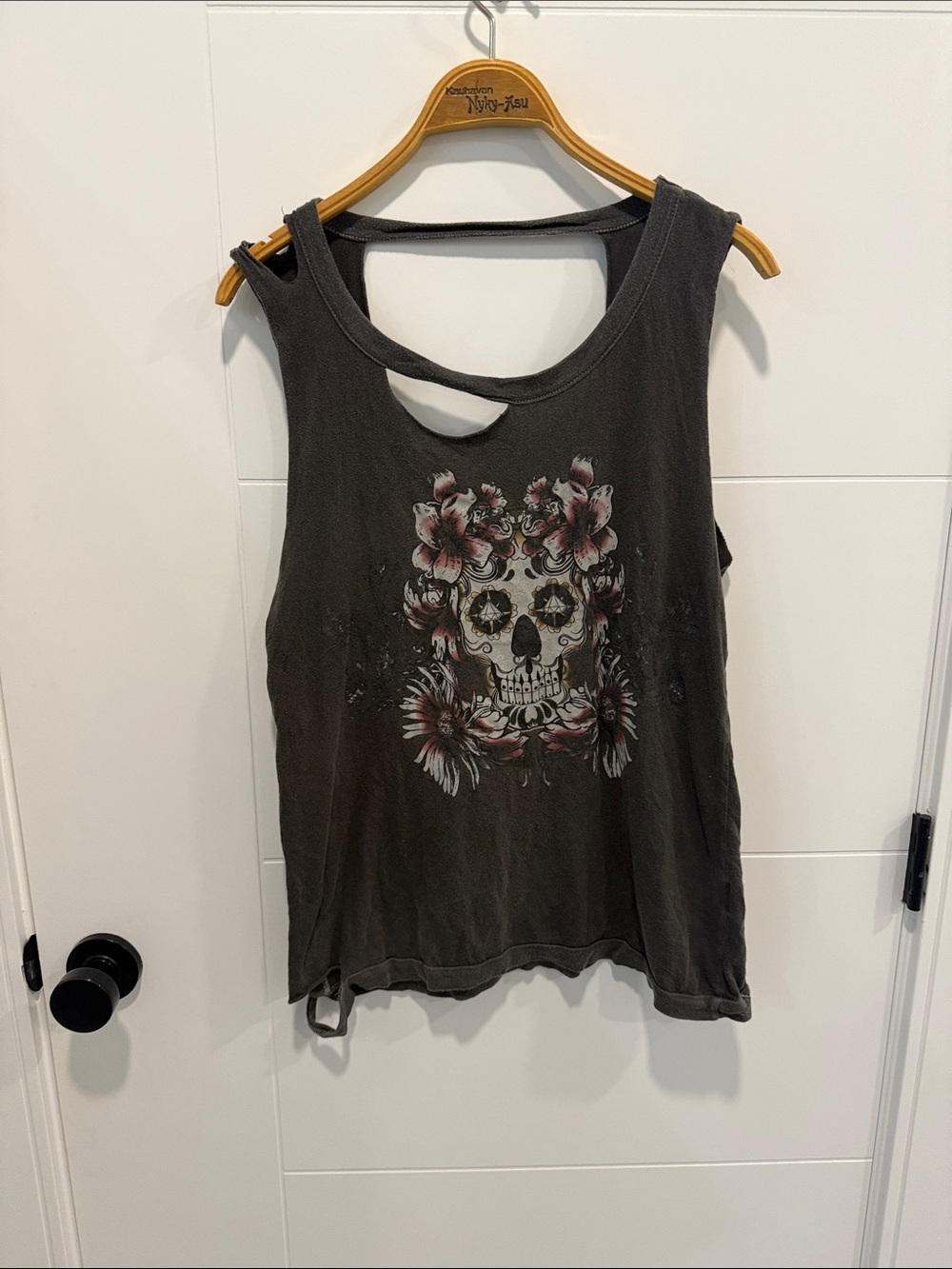 Chaser Women’s Black Graphic Skull Tank Top with Floral Accents size lg